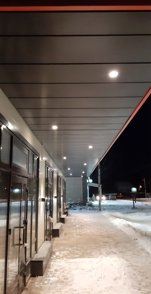 Установлено и подключено 9 LED-светильников на фриз магазина в поселке Мурино