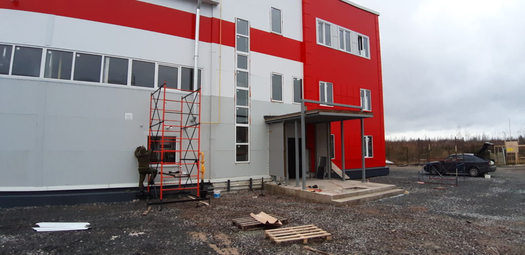 Монтаж навесного вентилируемого фасада административно-производственного здания Отрадное