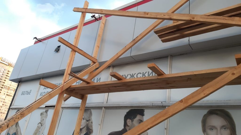 Реконструкция фриза магазина из металлокассет в Санкт-Петербурге, ровный аккуратный фасад