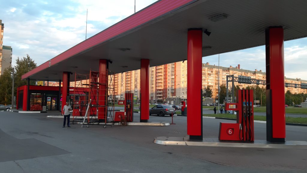 Монтаж радиусных колонн, монтаж вентилируемого фасада из металлокассет